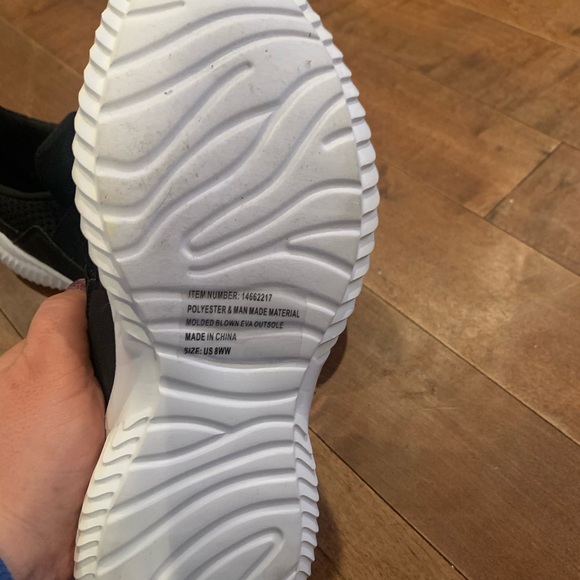 New, never worn Torrid slip on shoes - Picture 2 of 3